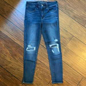 American Eagle Hi-rise distressed jegging.